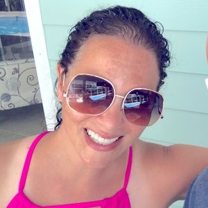 Meet your Posher, Elizabeth